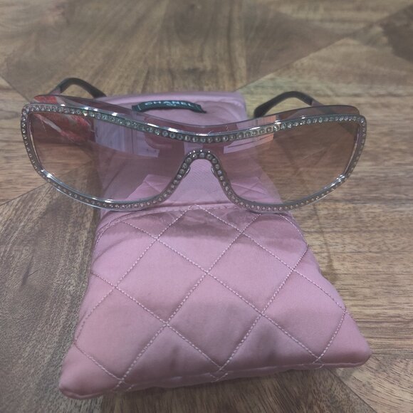 CHANEL sunglasses New - Picture 1 of 4